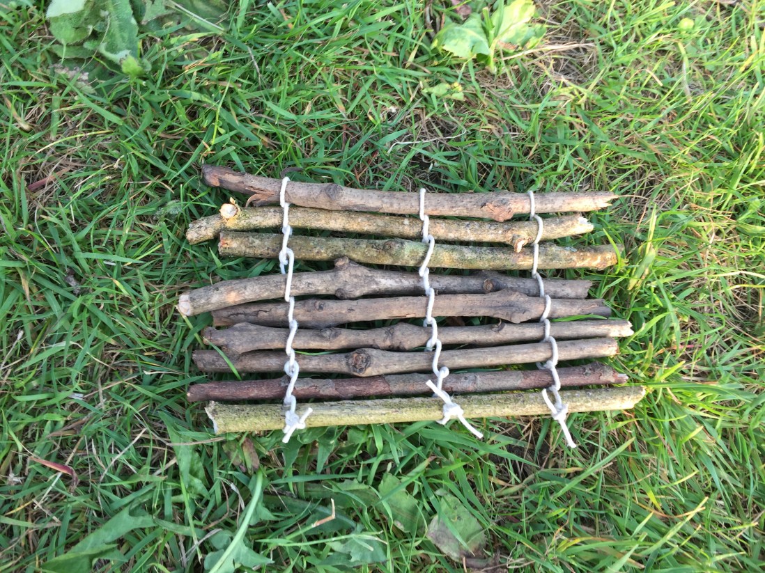 How to make a mini raft from sticks – Nature Grow and Learn